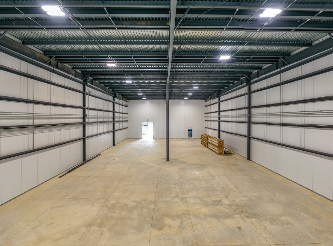 Clean 4,000 SF warehouse